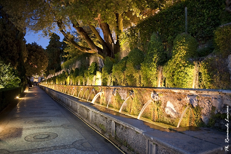 Аллея ста фонтанов на вилле Д'Эсте в Тиволи.