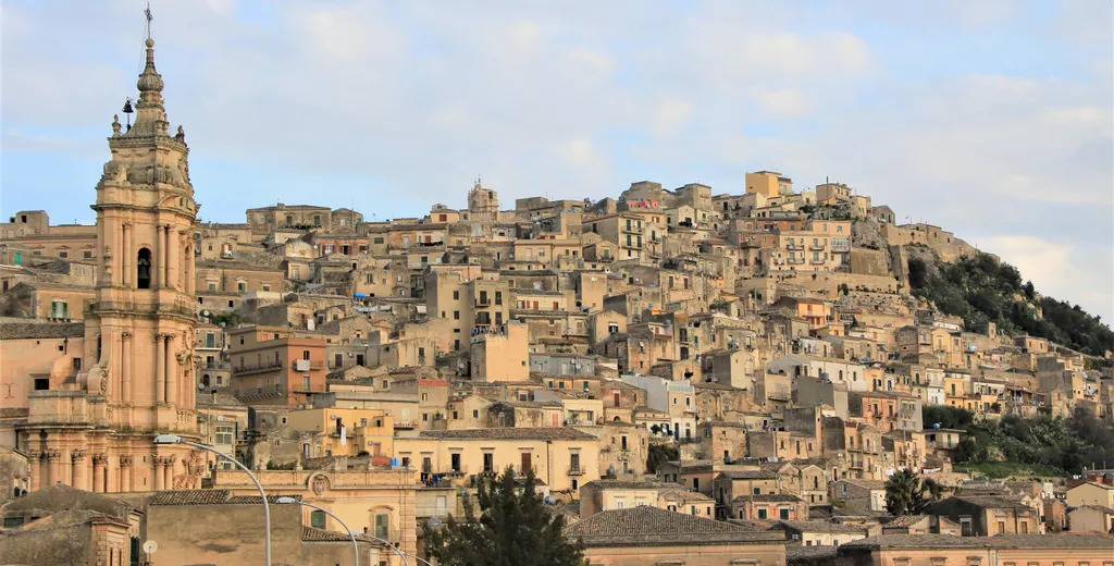 Городок Модика на Сицилии.