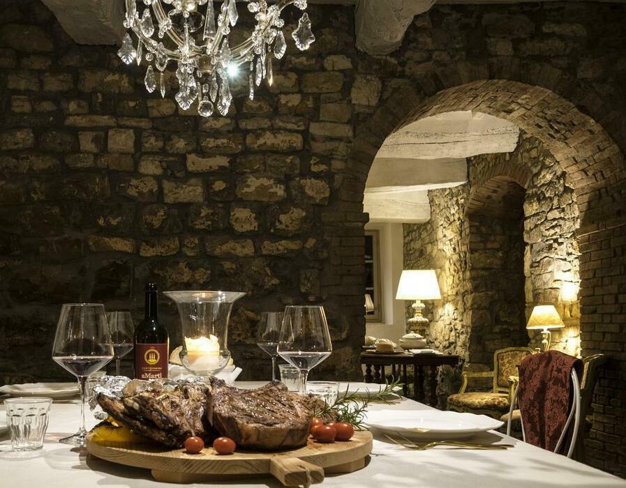 Изчезающий город Баньорежжио, Дворец Фарнезе в Капрароле, дегустации вина на винодельне. Ночь и ужин в замке.