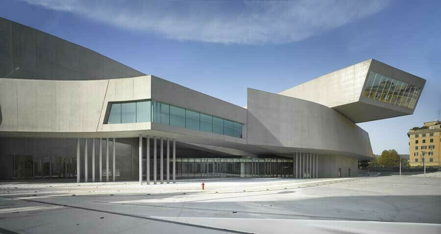 Музей современного искусства в Риме. Архитектор Заха Хадид.