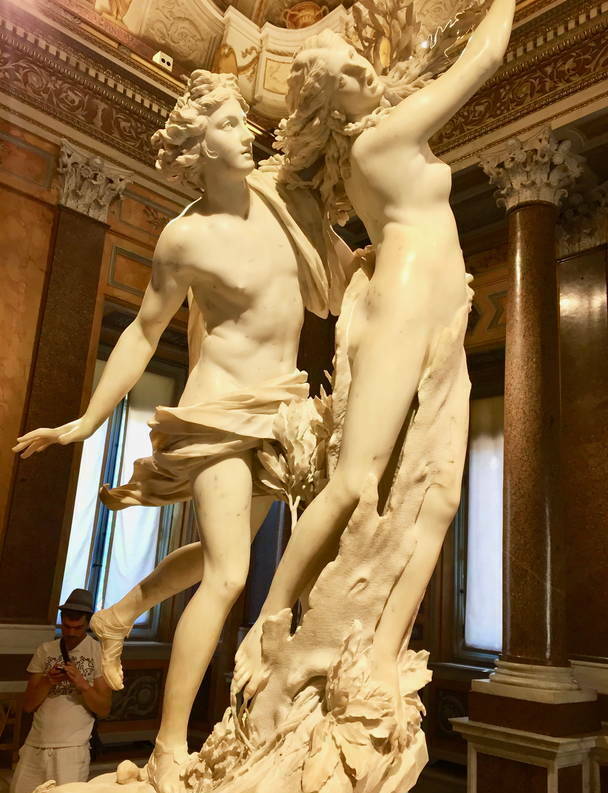 Скульптура "Апполон и Дафна" в галерее Боргезе в Риме.
