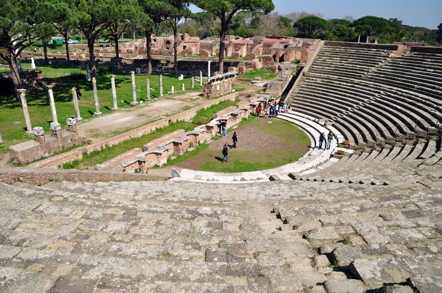 Греческий театр в городе Омтия Антика около Рима.